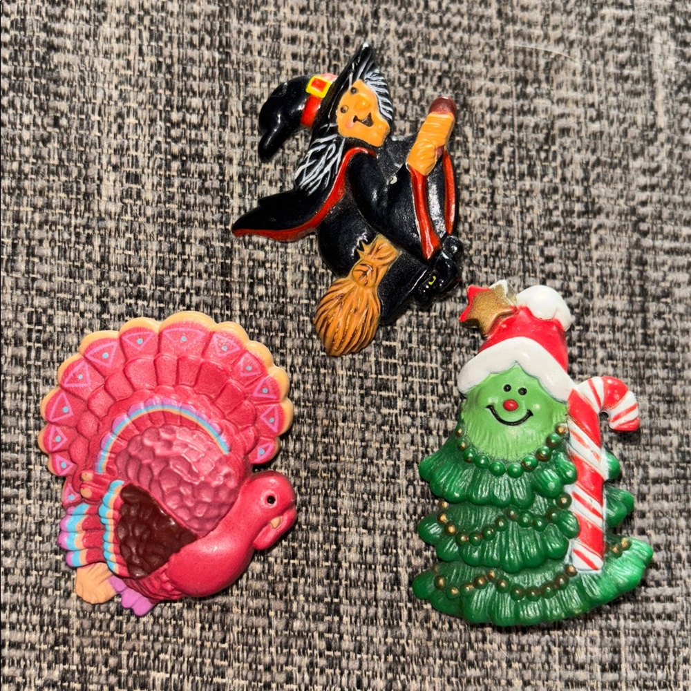 Vtg Hallmark Pin Set Halloween Witch Thanksgiving Turkey Christmas Tree Brooches
